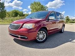 2014 Chrysler Town & Country 