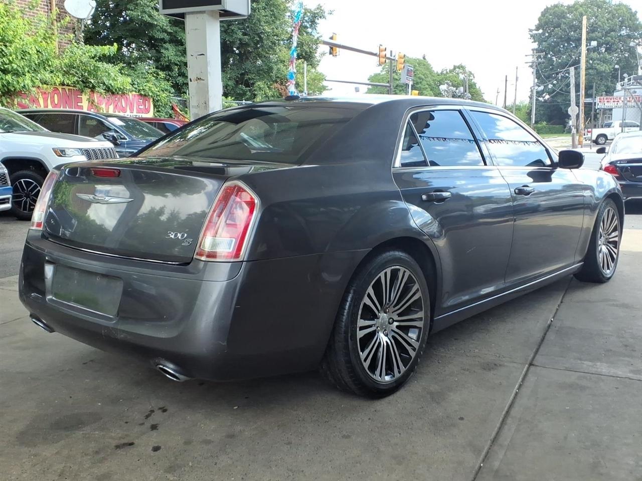 Chrysler 300  2013