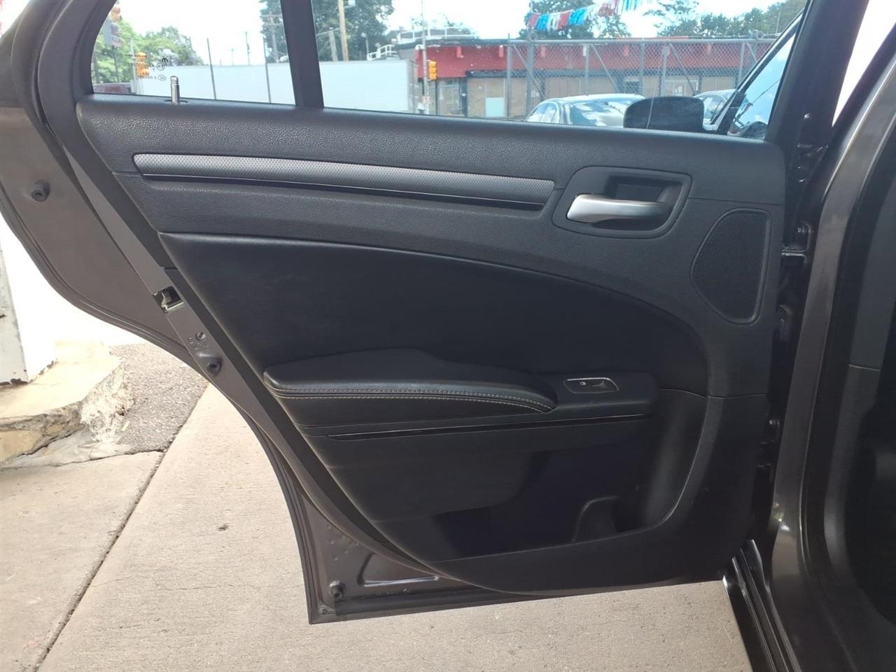 Chrysler 300  2013