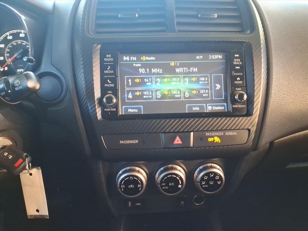 Mitsubishi Outlander Sport  2021