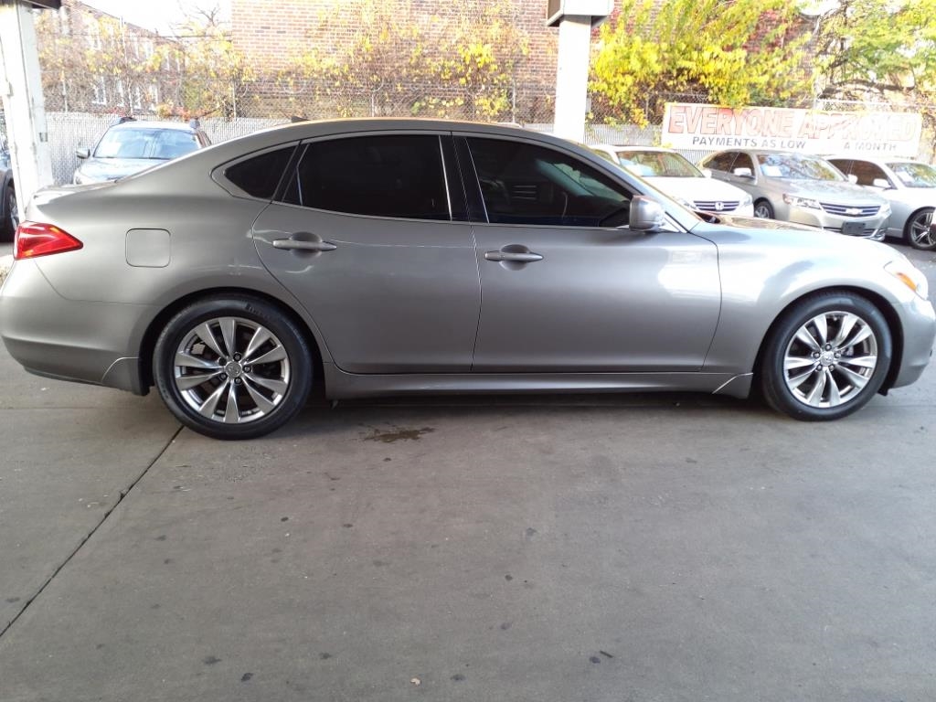 Infiniti M37  2012