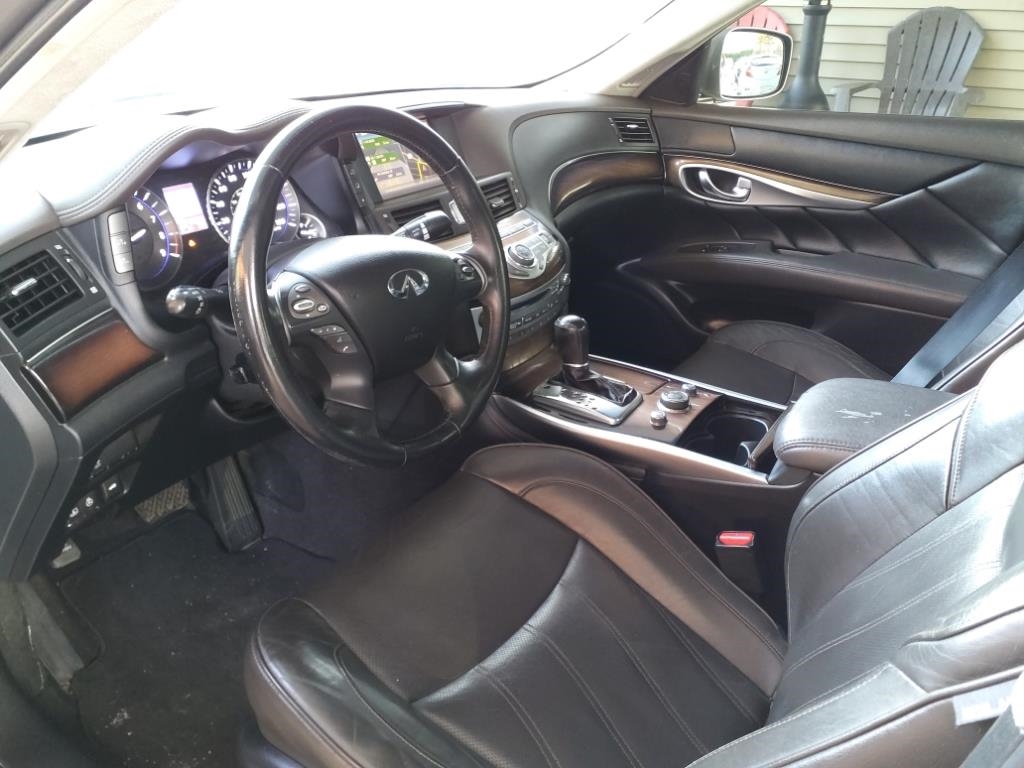 Infiniti M37  2012