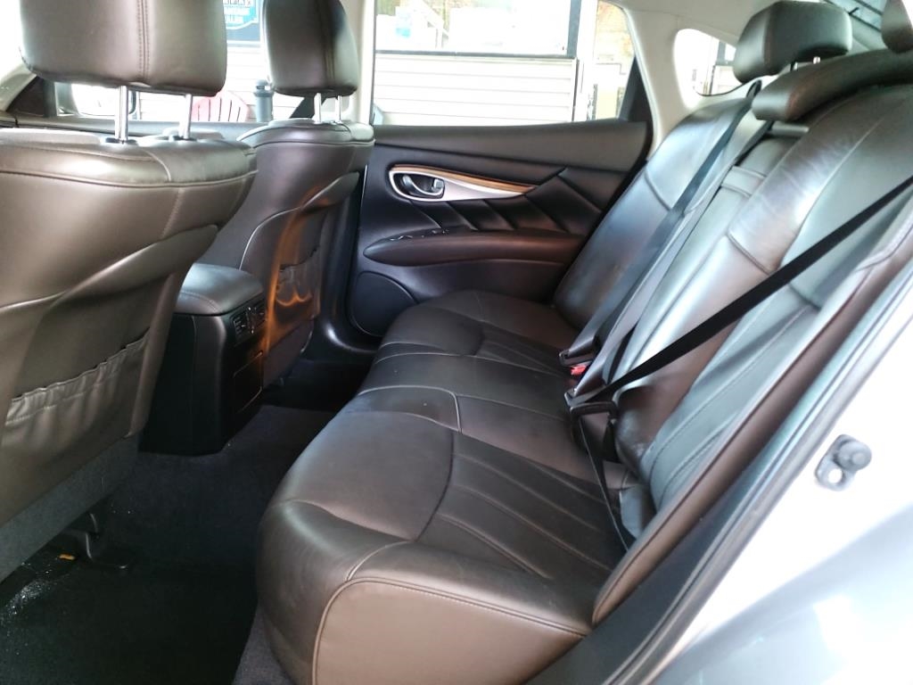 Infiniti M37  2012