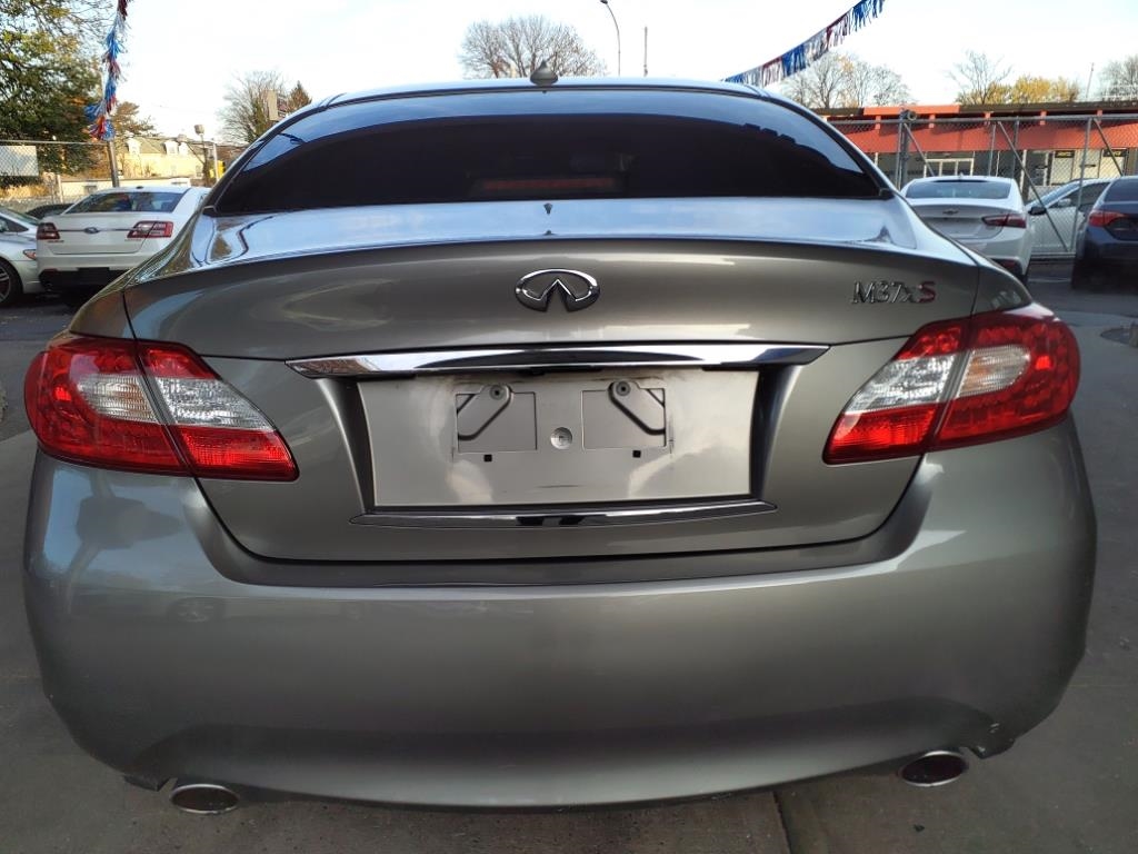 Infiniti M37  2012
