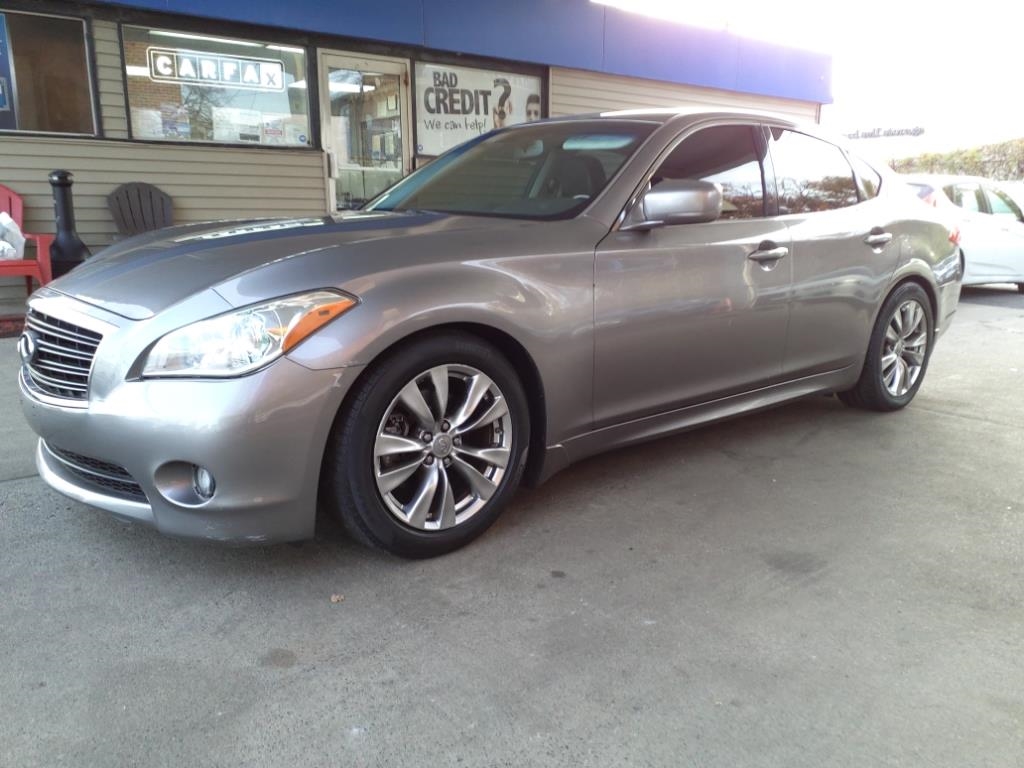 Infiniti M37  2012