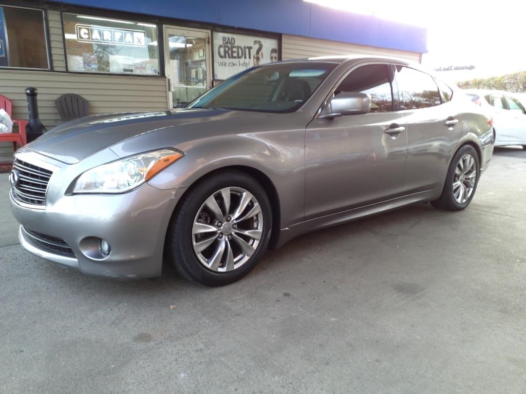Infiniti M37  2012