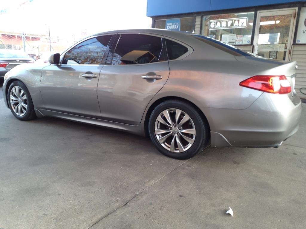 Infiniti M37  2012
