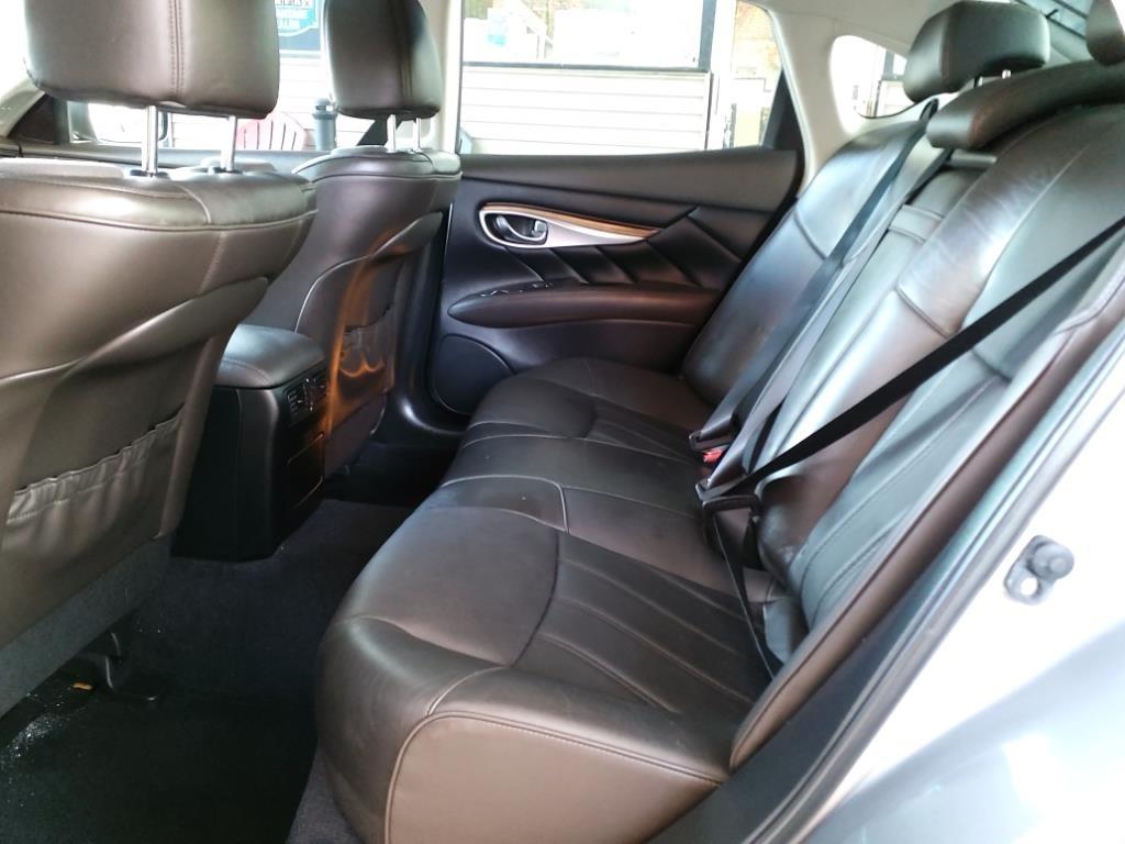 Infiniti M37  2012
