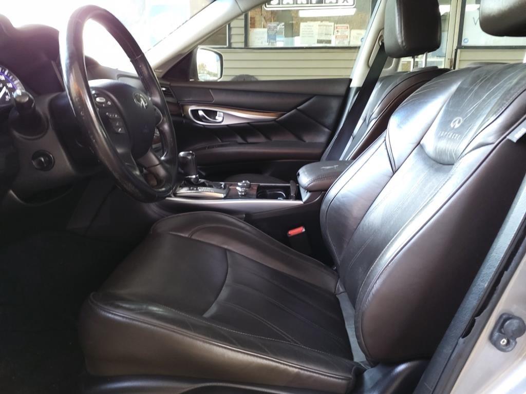 Infiniti M37  2012