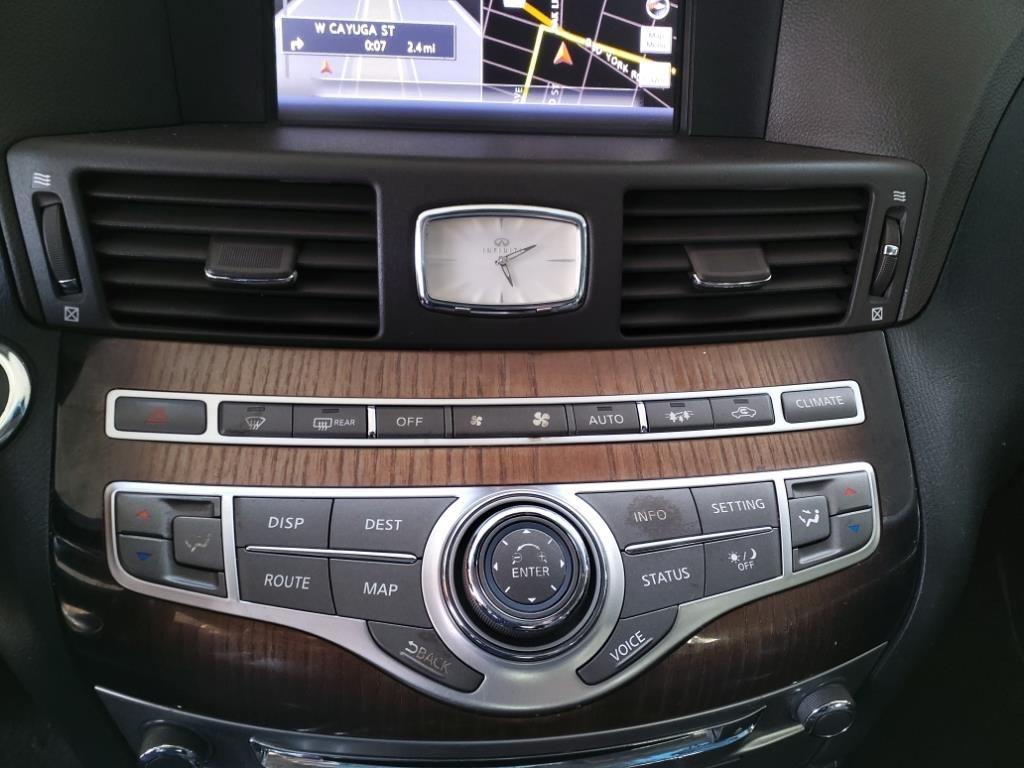 Infiniti M37  2012