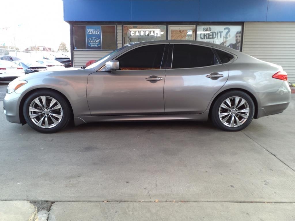Infiniti M37  2012