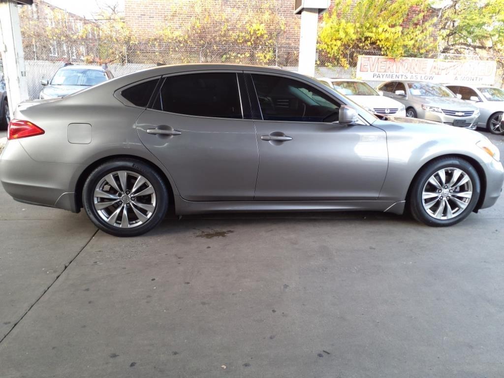Infiniti M37  2012