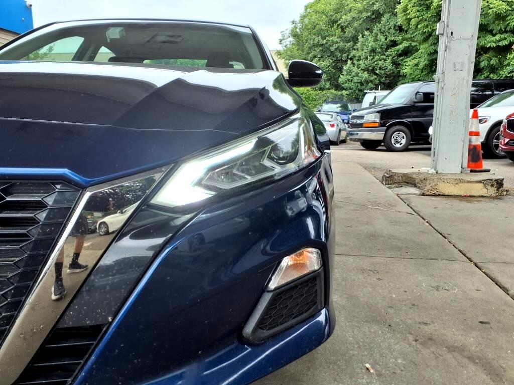 Nissan Altima  2022