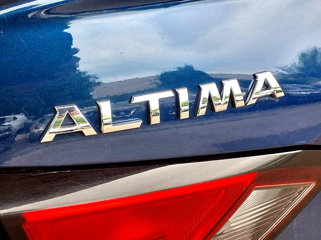 Nissan Altima  2022