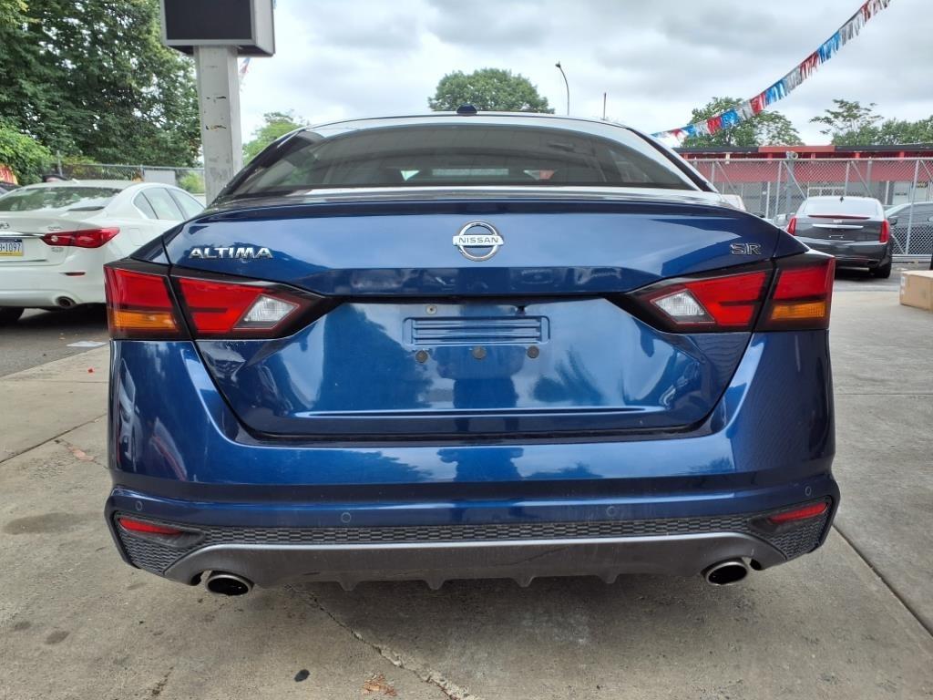 Nissan Altima  2022