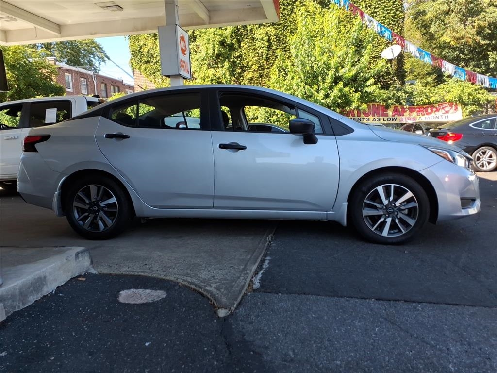 Nissan Versa  2024