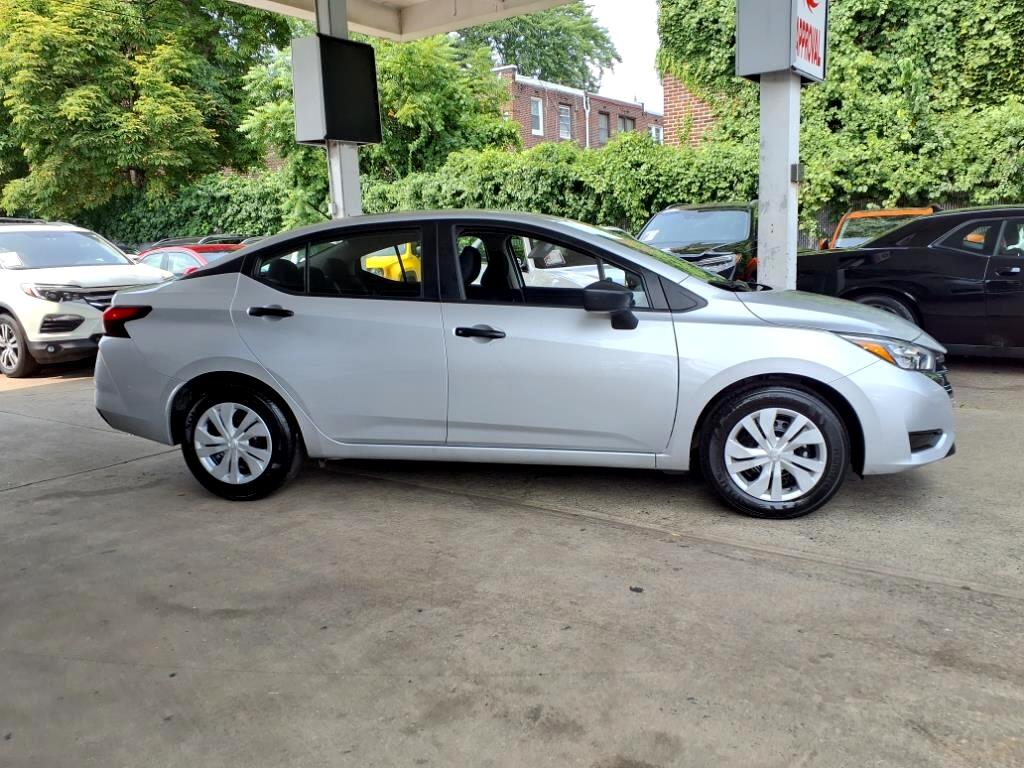 Nissan Versa  2025