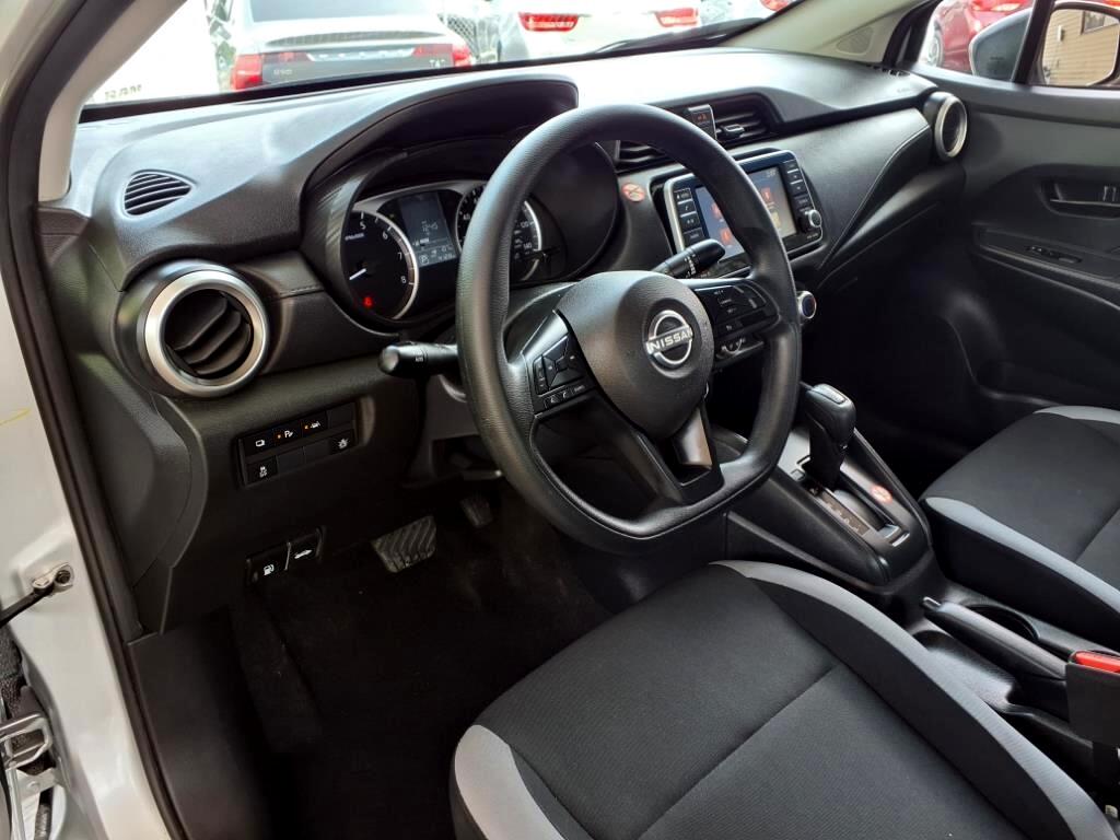 Nissan Versa  2025