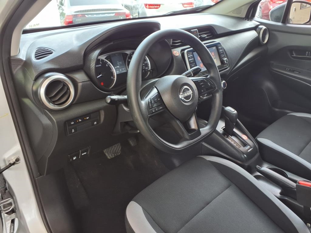 Nissan Versa  2025