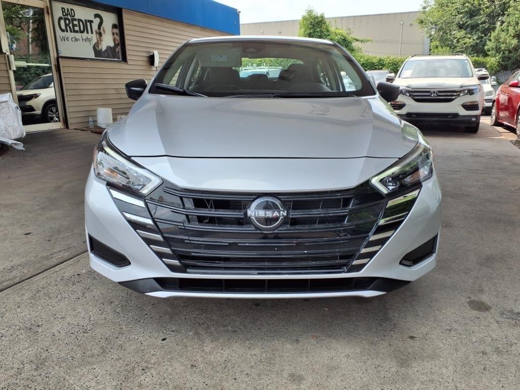 Nissan Versa  2025