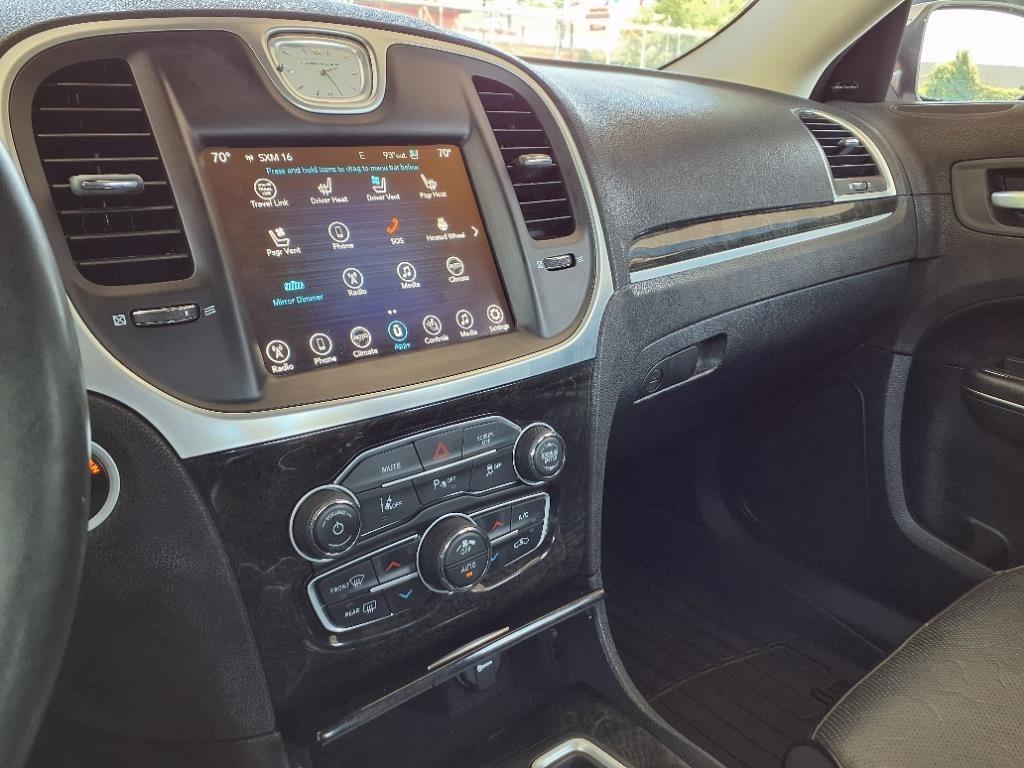 Chrysler 300  2017