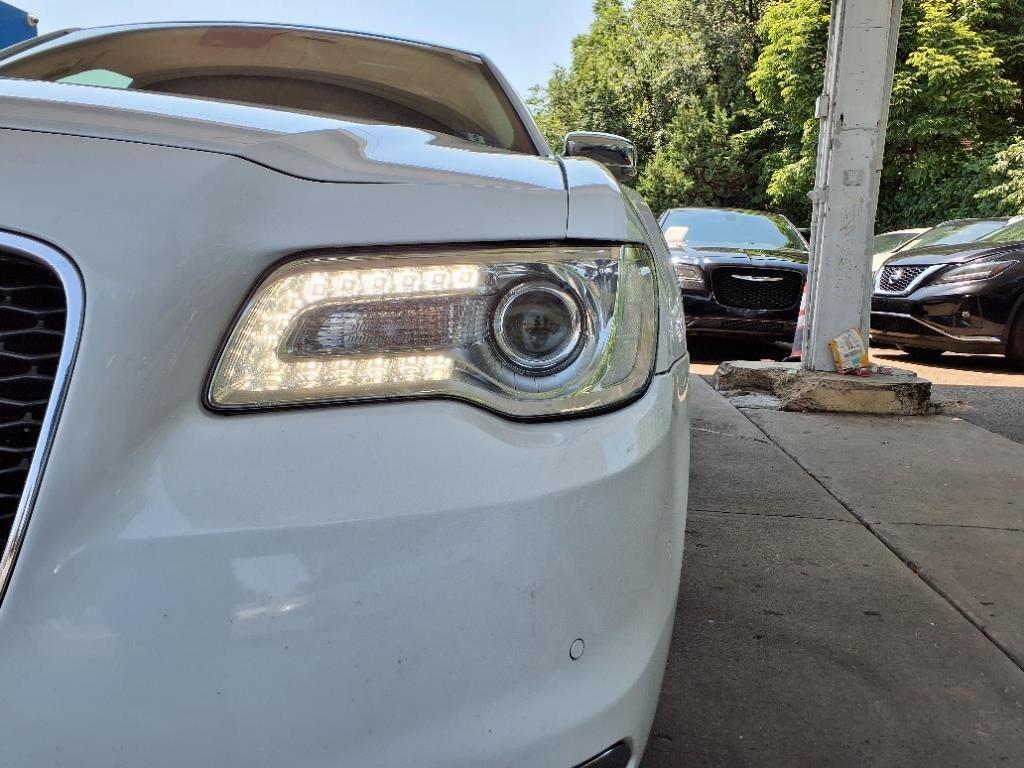 Chrysler 300  2017
