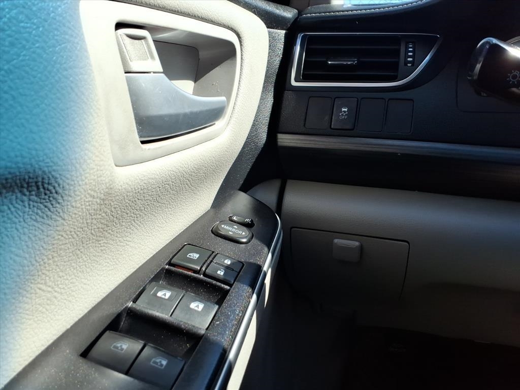 Toyota Camry Hybrid  2016