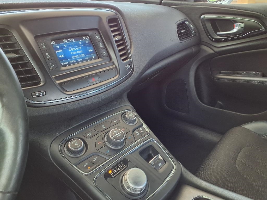 Chrysler 200  2016 Chrysler 200  2016