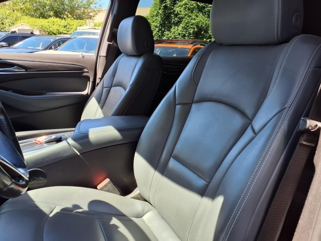 Buick Enclave  2022