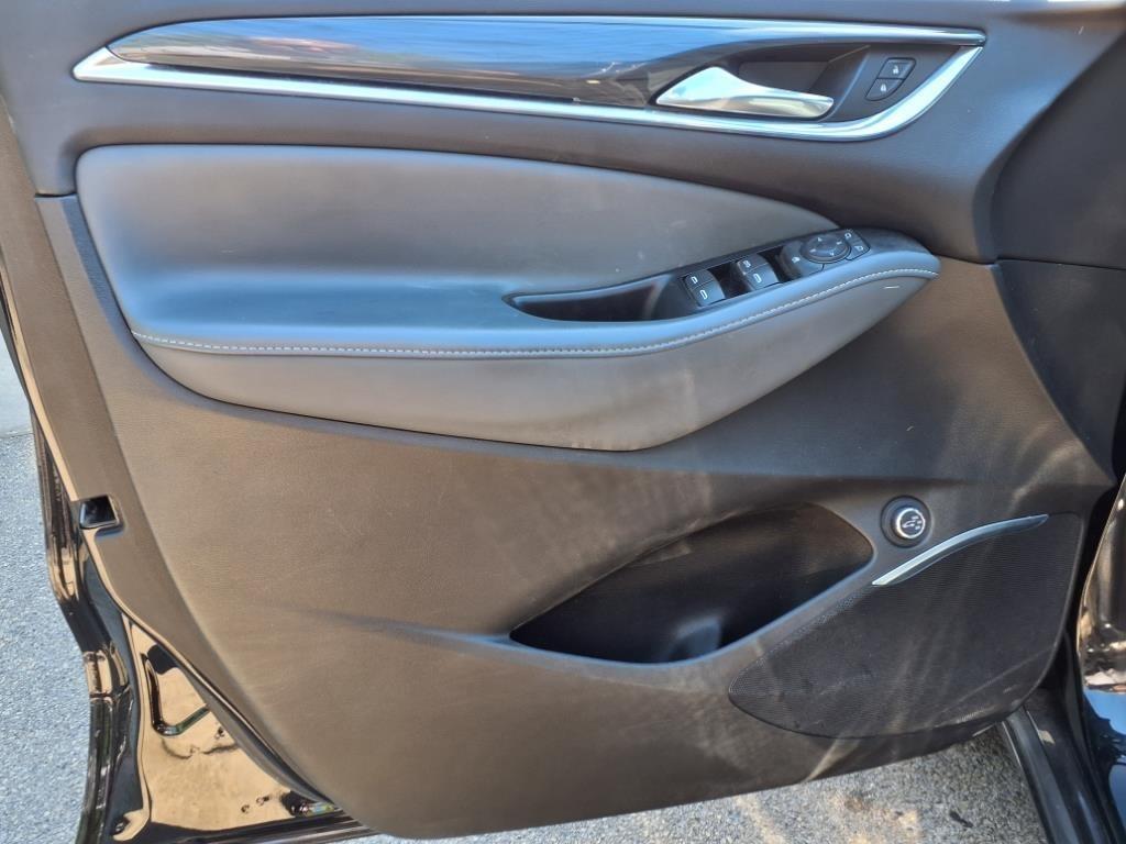 Buick Enclave  2022