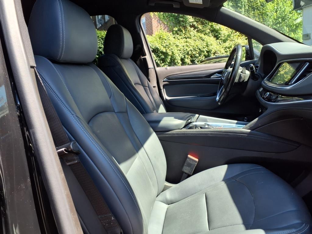 Buick Enclave  2022