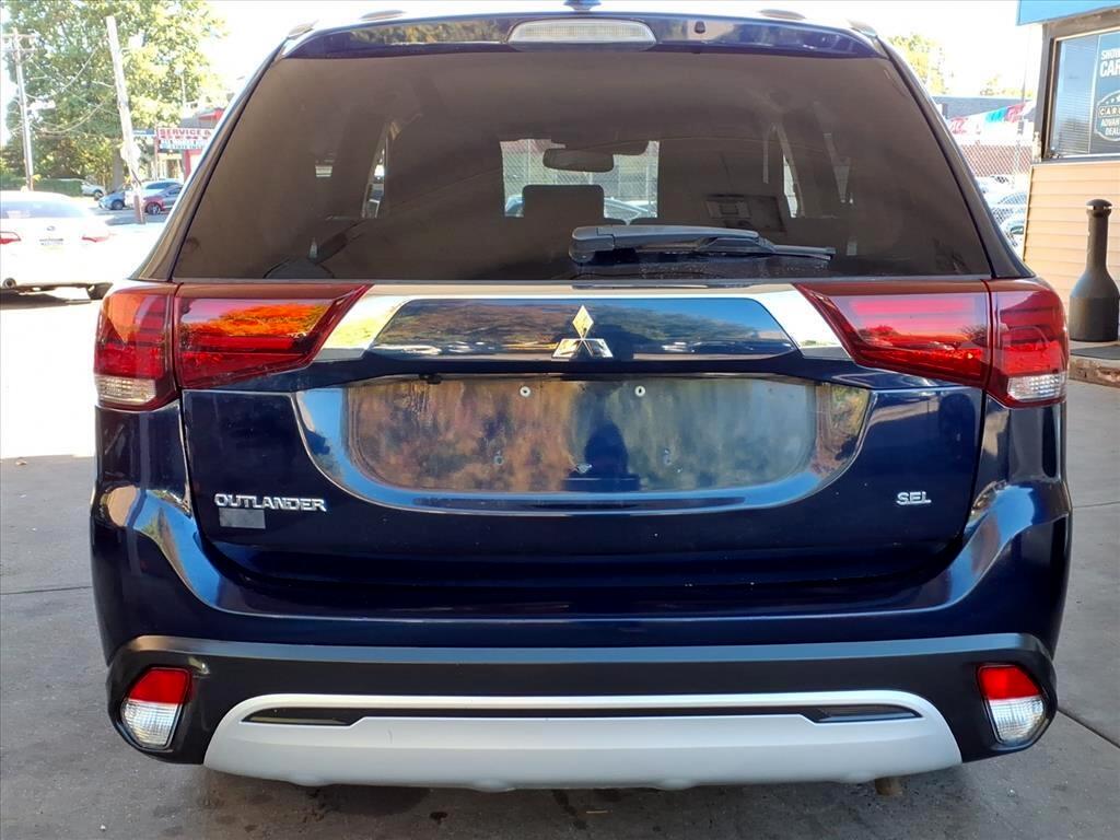 Mitsubishi Outlander  2020