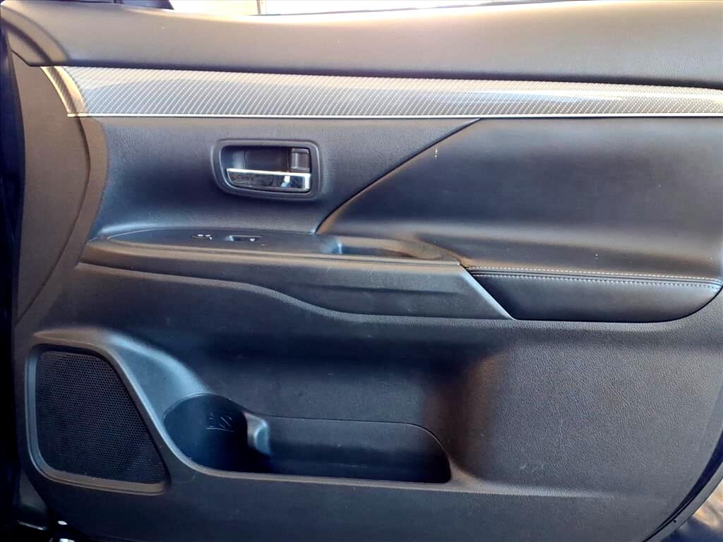 Mitsubishi Outlander  2020