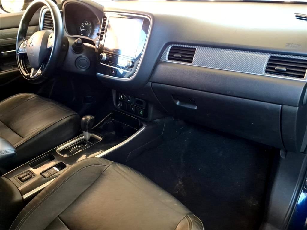 Mitsubishi Outlander  2020