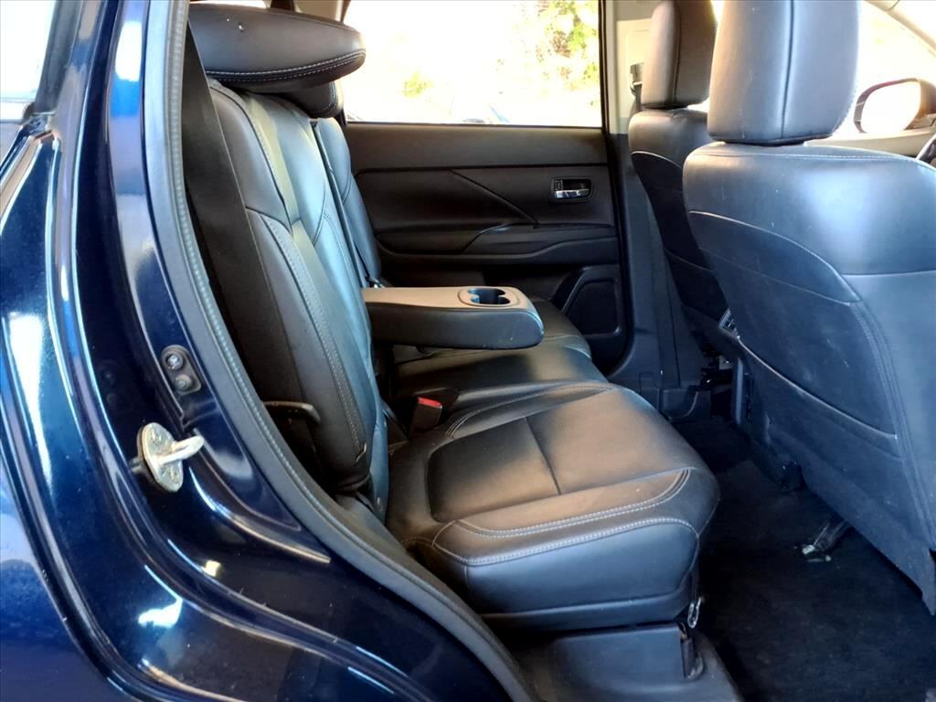 Mitsubishi Outlander  2020