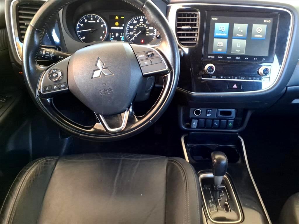 Mitsubishi Outlander  2020