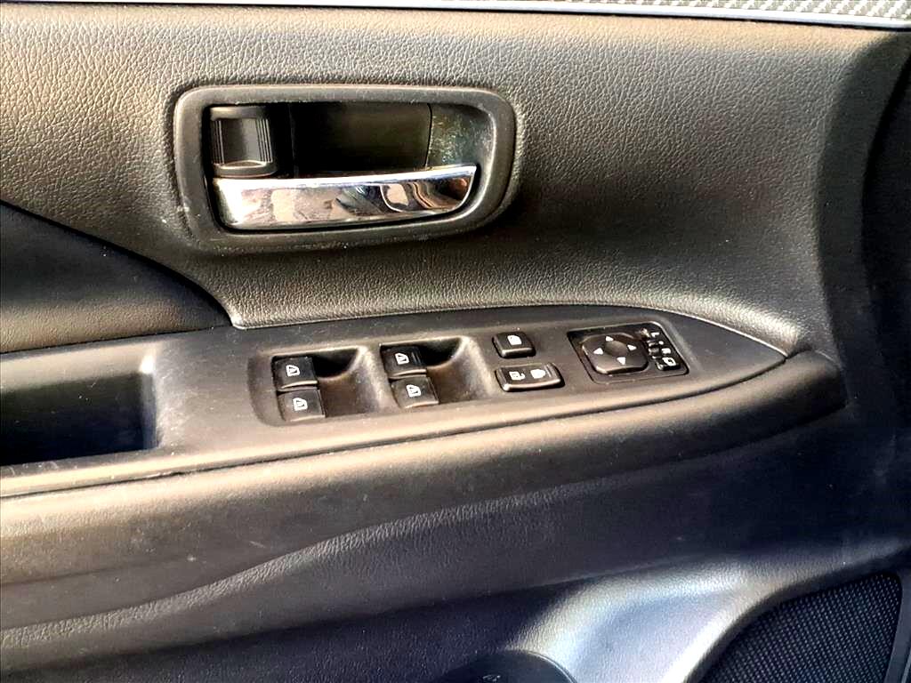 Mitsubishi Outlander  2020