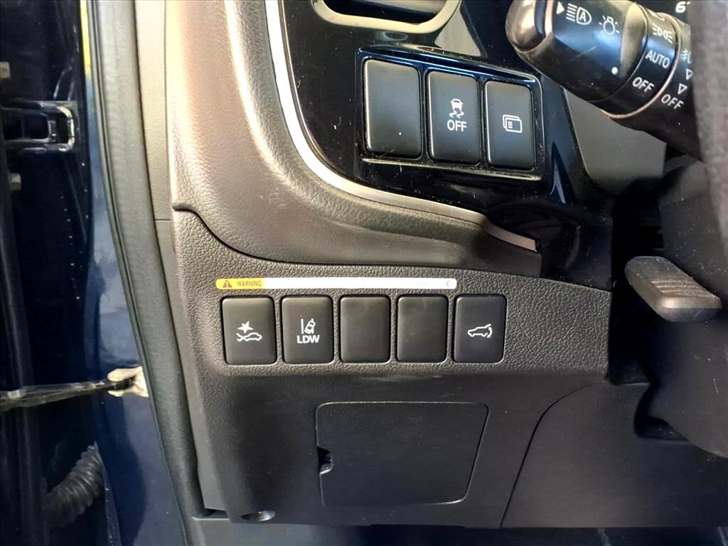 Mitsubishi Outlander  2020