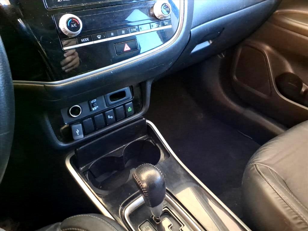 Mitsubishi Outlander  2020