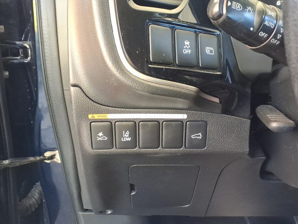 Mitsubishi Outlander  2020