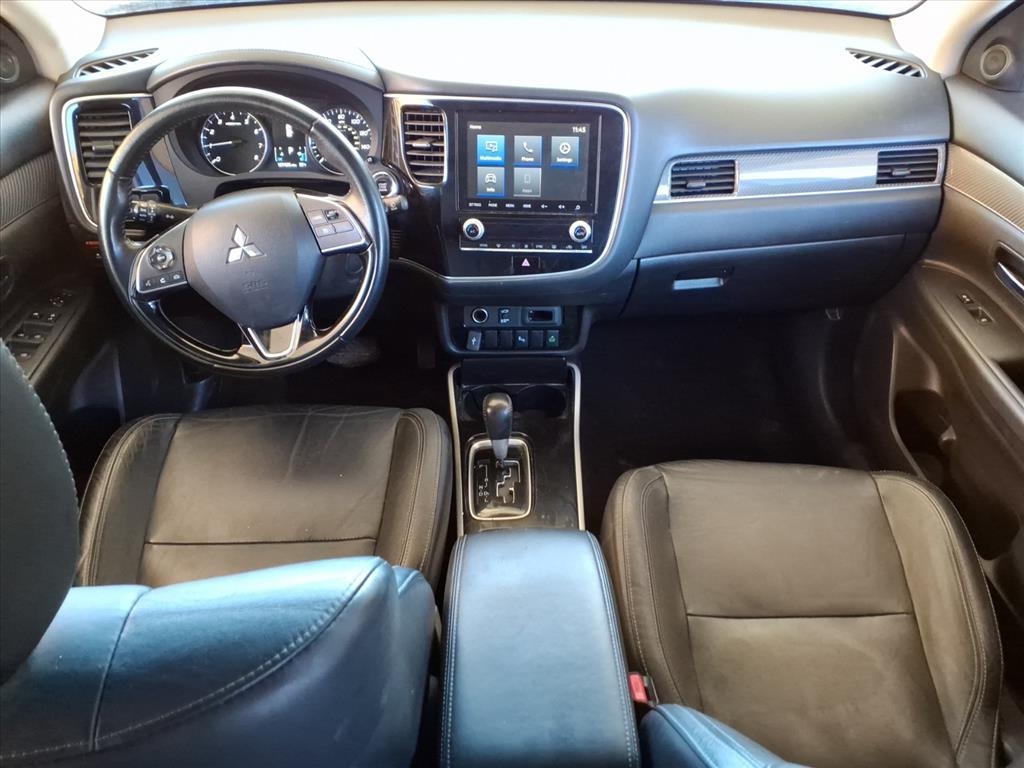 Mitsubishi Outlander  2020