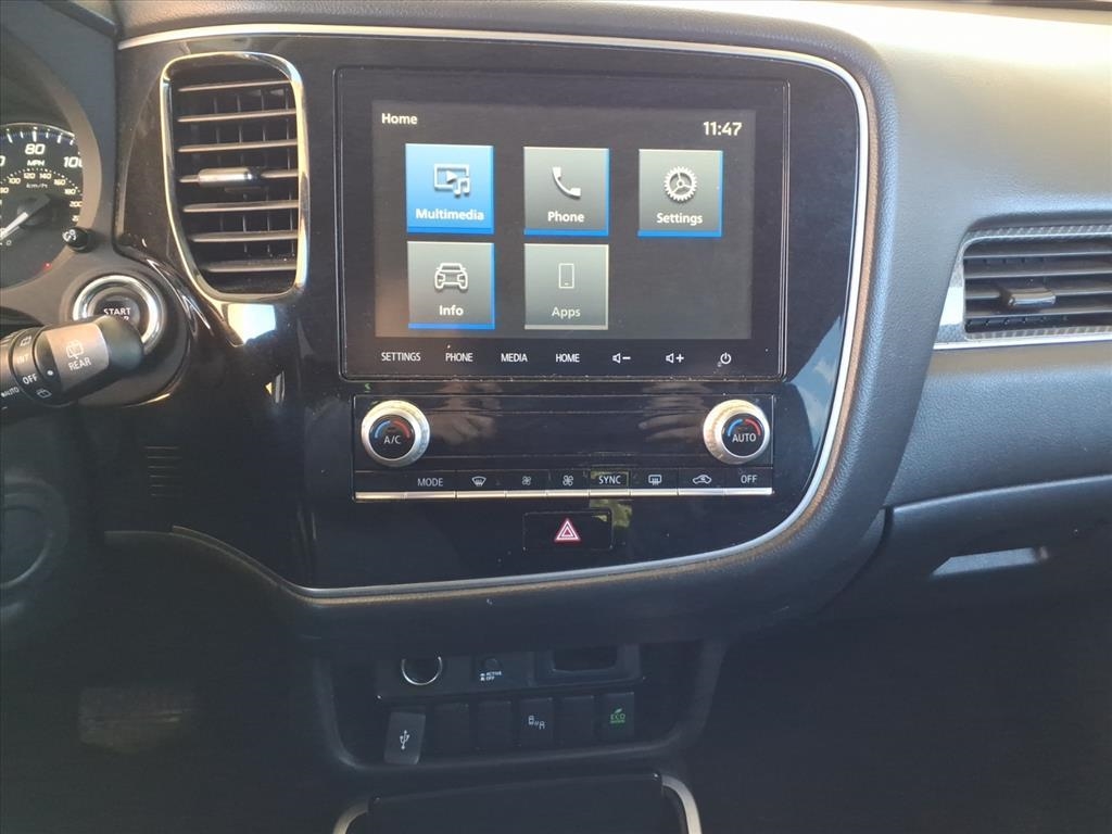 Mitsubishi Outlander  2020