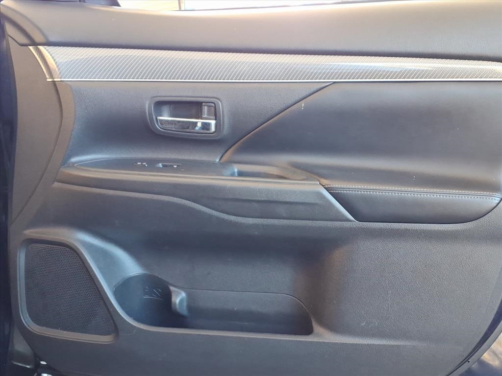 Mitsubishi Outlander  2020