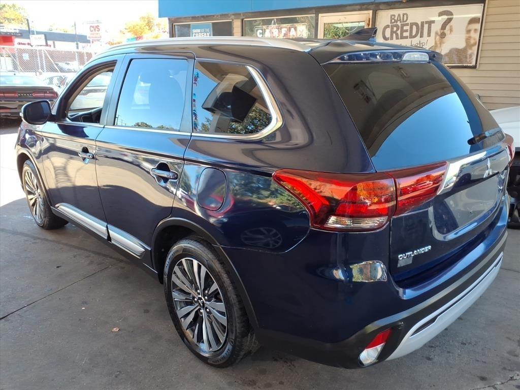 Mitsubishi Outlander  2020