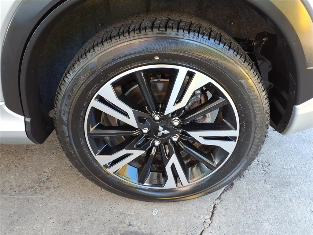 Mitsubishi Eclipse Cross  2024