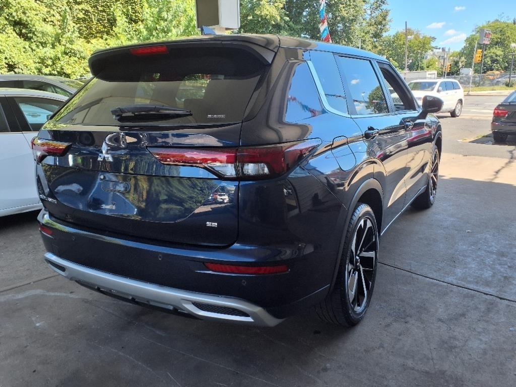 Mitsubishi Outlander  2024