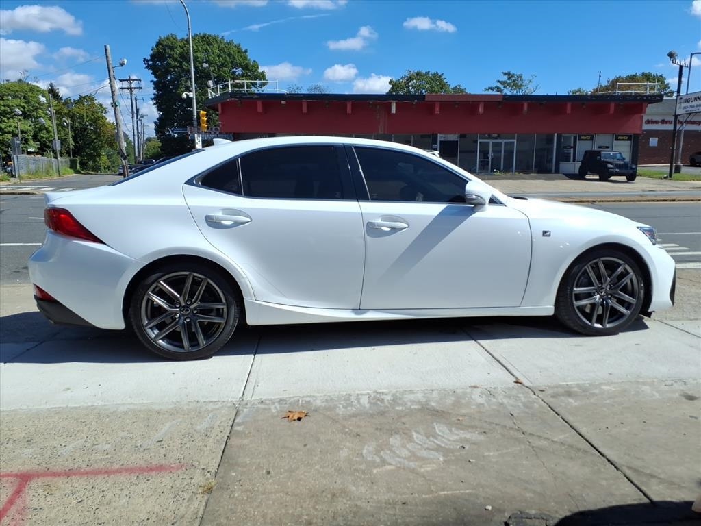 Lexus IS  2018