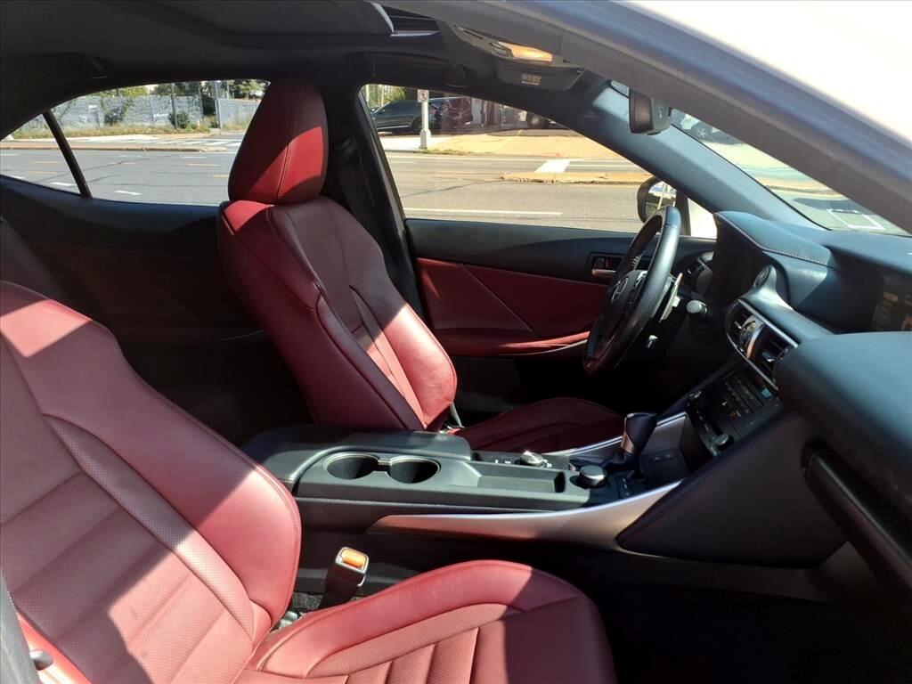 Lexus IS  2018