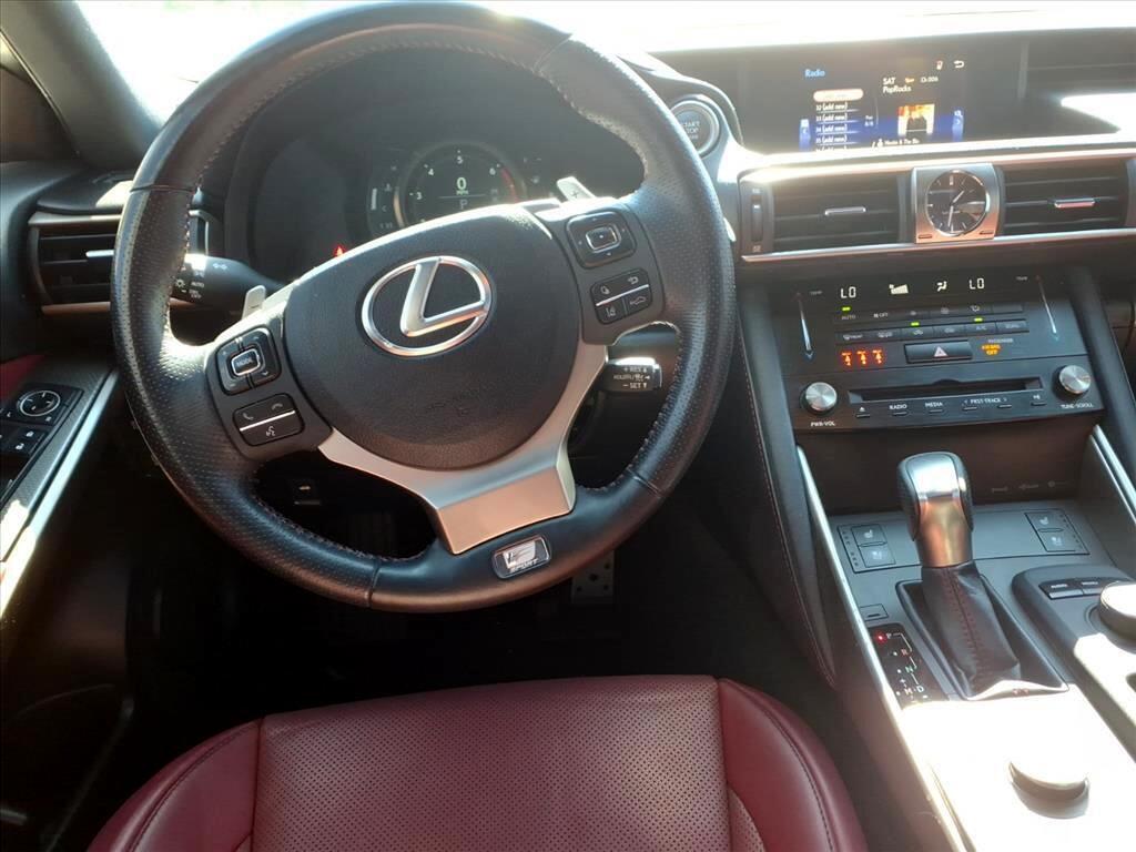 Lexus IS  2018