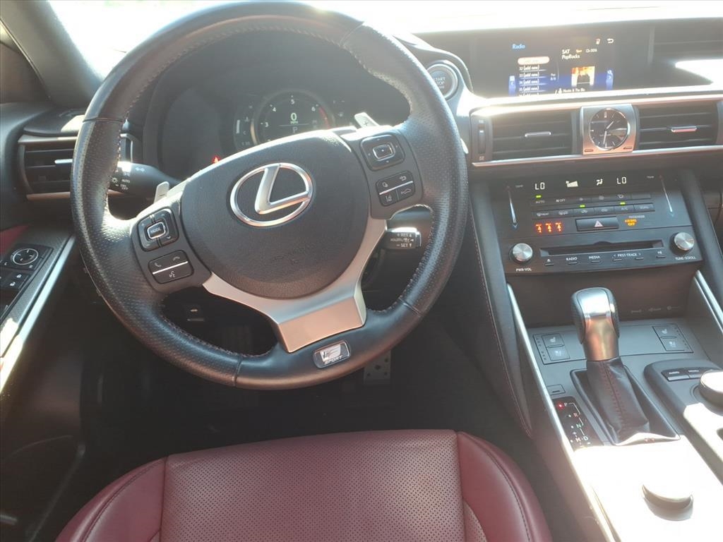 Lexus IS  2018